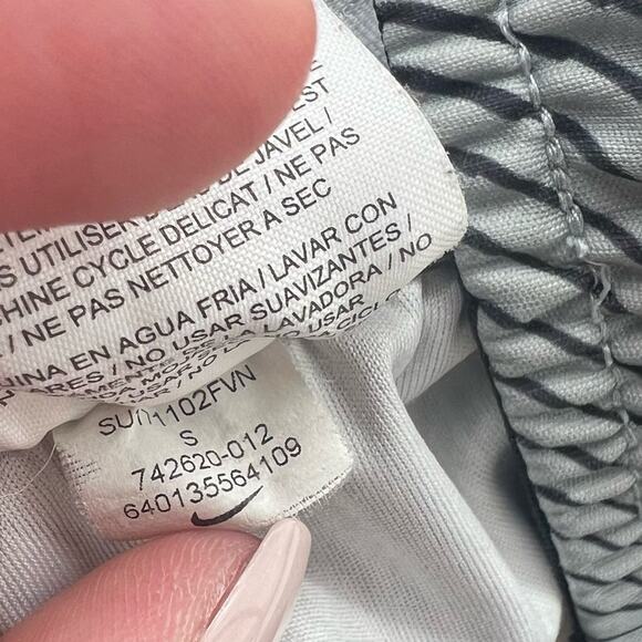 Nike Men’s Basketball Shorts Gray with Blue Swoosh Logo - Picture 6 of 7